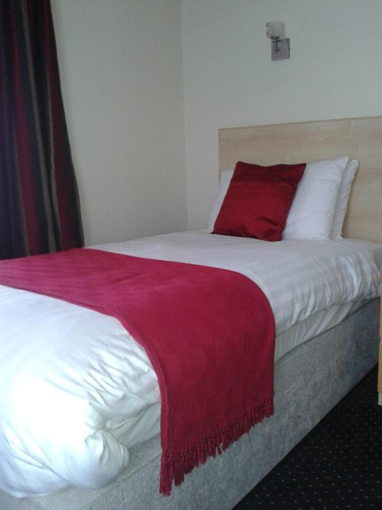 Cambridge Hotel Waterfront Brighouse Exterior foto